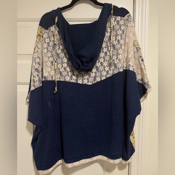New POL Oversized Navy Floral Peace Tunic - Picture 2 of 2